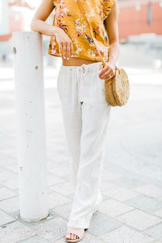 linen pants Linen Pants Pattern, White Linen Pants Outfit, Cream Linen Pants, Summer Linen Pants, Linen Pants Outfit, Adaptive Clothing, White Linen Pants, Pants Outfit Casual, Stylish Summer Outfits