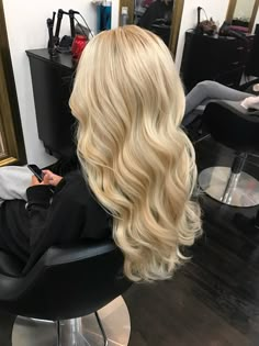 Creamy Buttery Blonde Hair, Blonde Voluminous Hair, Blonde Hair Curled, Barbie Blonde Hair, Butter Blonde Hair, Light Golden Blonde, Butter Blonde, Lob Cut, Blonde Hair Goals