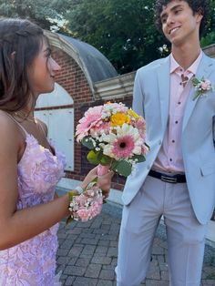 #bouqet #pink #couple #promhairstyle Pink Prom Theme Couple, Pink Hoco Suit, Light Purple Hoco Couple, Lavender Hoco Couple, Pink Hoco Couple Outfits, Light Pink Hoco Couple, Light Pink Prom Dress Couple, Matching Homecoming Couples, Purple Homecoming Couple