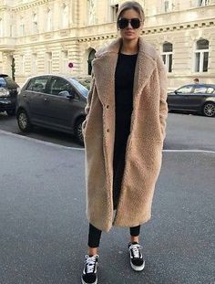 Outfit Vans, Hm Coat, Bear Coat, Beige Coat, Over Size, Teddy Coat, Fashion Styling, Coat Outfits, Carrie Bradshaw