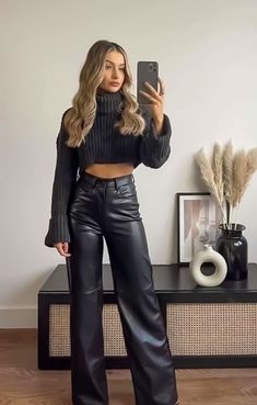 Nightout Outfit, Lederhosen Outfit, Leather Pants Outfit, Cold Outfits, Neue Outfits, Looks Black, Outfit Inspo Fall