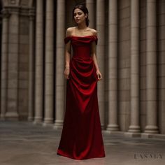 Lasaky - Stunning Bridal Gown with Flowing Train and Veil Red Satin Prom Dress, Red Wedding Gowns, Burgundy Prom, Prom Outfit, Red Wedding Dress, Long Train Wedding Dress, Long Formal Gowns, Fairy Dresses, Floor Length Prom Dresses