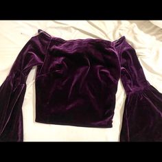 Super Cute And Flirty Off The Shoulder Top With A Little Bell Sleeve Plum Color, Velvet. Brand New. Paid $42 Plus Tax. Never Worn And Tag Still Attached! Chic Fitted Velvet Blouse, Indie Tops, Purple Velvet Top, Funky Fits, Velvet Clothes, Velvet Crop Top, Personal Aesthetic, Purple Love, Kitenge