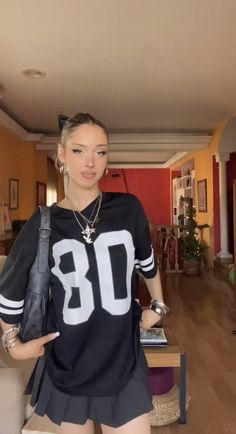 Jersey Outfit Aesthetic, Nails Icon, Grunge Y2k Aesthetic, Jersey Outfits, Y2k Aesthetic Fashion, Stylish Aesthetic, Diy Vetement, Makeup Clothes, Chanel Makeup