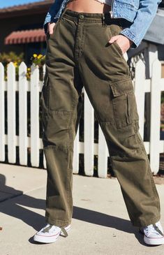 Cargo Pants Outfit Summer, Looks Hip Hop, Make Up Studio, Pants Women Fashion, Fashion Bottoms, Cropped Joggers