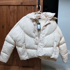 Woman’s Prettylittlethings Puffer Coat. Nwt Oversized White Puffer Jacket For Spring, Cream Puffer Jacket For Winter, Cream Puffer Jacket For Cold Winter Weather, Cream Puffer Jacket For Winter Weather, Cream Winter Puffer Jacket For Cold Weather, Cream Puffer Outerwear For Cold Weather, Cream Puffer Jacket For Spring, Spring Cream Puffer Jacket, Winter Cream Puffer Outerwear