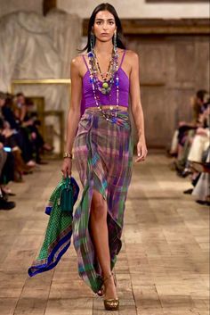 Silky Pants, Mode Hippie, Silk Maxi Skirt, Prada Spring, Paris Mode, Moda Paris, Ralph Lauren Style, Ralph Lauren Collection, Spring Summer 2024