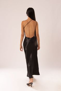 Our Elise silk dress is a must have this season. The long, one shoulder backless dress is the perfect choice for dinner out, while the maxi length and loosing fit gives you an artsy look. One Shoulder Backless Dress, Long Silk Backless Dress, Black Dress Low Back, Silk Backless Dress, Bday Dresses, Backless Silk Dress, Event Fits, Summer Ball, Backless Bridesmaid Dress