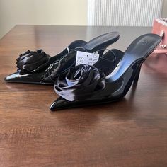 Mules With A Patent Finish. Pointed Toes, A Floral Appliqu At Front, And Narrow, Covered Heels. Satin Lining. True To Size . H&m Heels For Spring Party, Chic Formal Heels By H&m, Elegant H&m Heels For Spring, Elegant H&m Heels For Formal Occasions, Chic High Heel H&m Heels, H&m High Heel Party Heels, H&m Shoes, Floral Applique, Cute Shoes