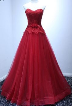 The new arrival is a real photo of the red dress festa gown evening gown with a formal evening dress Red Tulle Evening Dress With Sweetheart Neckline, Red Fitted Bodice Evening Dress For Debutante Ball, Red Tulle Evening Dress For Party, Red Evening Dress For Banquet During Prom Season, Elegant Red Ball Gown For Debutante Ball, Red Floor-length Gown For Debutante Ball, Elegant Red Ball Gown For Party, Burgundy Ball Gown Evening Dress For Party, Elegant Red Tulle Evening Dress