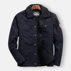 Antonios Lorenzo Cotton Jacket sind aus 100% Baumwolle, ideal für Komfort und Premium-Look zu erreichen. Sie können sie mit jeder Art von Stil kombinieren, ob lässig oder elegant. Diese Herren Baumwolljacke ist in den folgenden Varianten erhältlich: Grün, Khaki, Schwarz-Blau. Jacket With Fur Collar, Elegant Pant, Jacket With Fur, Monk Strap Shoes, Beige Jacket, Fabric Shoes, Brogue Shoes, Elegant Shoes, Green And Khaki