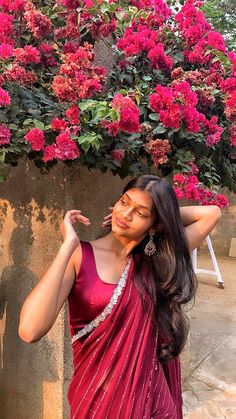 Aesthetic Sari Photography, Best Photo Poses In Saree, Saree Pics Poses For Instagram, Sari Photoshoot Poses Traditional, Poses In South Indian Saree, Saree Poses For Model, Standing Poses In Saree, Pose With Traditional Dress, College Traditional Day Outfit Saree