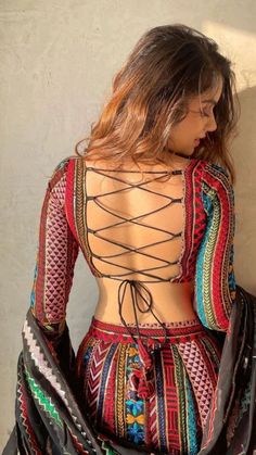 Back Neck Latest Blouse Designs Choli Blouse Design, Blouse Lehenga, Trendy Outfits Indian, Sari Design, Backless Blouse Designs, New Saree Blouse Designs, Lehenga Designs Simple, Latest Model Blouse Designs, Fashionable Saree Blouse Designs