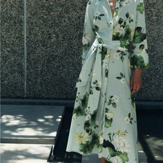 Brand New With Tags 2024 Zara Collection Size Xs Available Sold Out Online Only Listing For A Short Time So Act Now Clothing Casual, Floral Shirt Dress, Floral Retro, Split Dress, Printed Shirt Dress, Loungewear Sets, Daily Dress, Zara Woman, Printed Midi Dress