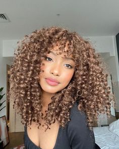 Curly Hair Color Ideas, Honey Brown Hair Color, Curly Hair Color, So So, Honey Brown Hair, Dreamy Aesthetic