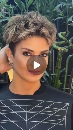 Short Stacked Haircuts, Stacked Hairstyles, Short Stack, Stacked Haircuts, Curly Hair Videos, Haircut For Older Women, Short Hair Haircuts, Hair Videos, Short Hair Cuts