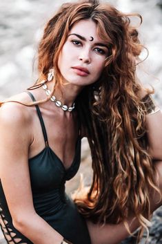 Curves Exercise, Hippie Hairstyles, Boho Photoshoot, Street Musicians, Boho Updo, Green One Piece Swimsuit, Easy Hairdos, Hippie Movement