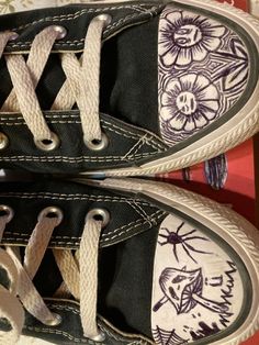 Custom Converse Grunge, Converse Drawings On Shoes, White Converse Drawing On Shoes, Draw On Shoes Ideas, Things To Draw On Converse Easy, What To Draw On Converse, Things To Draw On Your Shoes, Drawn On Converse Grunge, Vans Drawing On Shoes