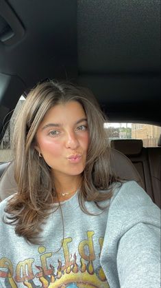 Longer Medium Length Haircut With Layers, Layered Front Hair Face Framing Medium, Bob Haircuts For Women Brown Hair, Blonde Ribbons Highlights, Layers For Heavy Hair, Collar Bone Brunette Hair, Hair Inspo Brunette Layers, Womens Curtain Bangs Haircut, Middle Of Back Hair Length With Layers