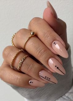 Ongles Beiges, Unghie Sfumate, Boho Nails, Minimal Nails Art, Subtle Nails, Minimal Nails, Work Nails, Almond Nails Designs, Neutral Nails