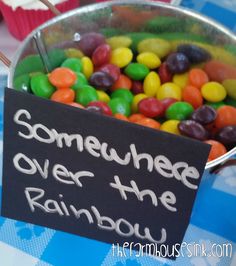 there is a sign that says somewhere over the rainbow in front of some cupcakes