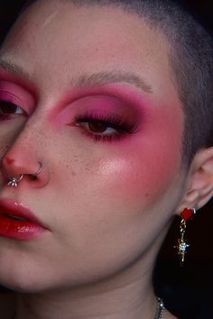 Pink Dramatic Makeup, Piglet Makeup Winnie The Pooh, Pink Red Makeup, 2016 Makeup Looks, Rose Makeup Look, Rose Eyeliner, Show Makeup