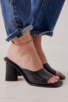 So simple and classic, these easy mules feature a square open toe with a chunky block heel for an extra chic pair. Mule Sandals Outfit, Styling Mules, Sandals Outfits, Free People Fall, Free People Fashion, Mule Heel, Block Heel Mules, Mule Heels, Heeled Mule