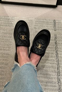 Chanel Classic Black Loafers | Классические лоферы Chanel. Идеальные лоферы от Chanel в классическом черном цвете – обувь, которая подчеркнет ваш стиль и элегантность. Надежные, стильные, вечные🛍️ Добавьте шарма своему гардеробу с этой иконичной парой! #ChanelShoes #ClassicLoafers #Лоферы #ChanelStyle #MustHaveShoes #Шоппинг #Chanel #ChanelFashion #ChanelLover #ChanelClassics #FashionIcon #LuxuryFootwear #DesignerShoes #ChanelAddict #ChanelObsessed #Fashionista #StyleInspiration #IconicStyle Classic Black Loafers, Modern Muse, Devil Wears Prada, Heels Classy, Luxury Shopping, Crazy Shoes