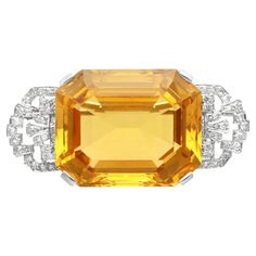 A stunning, fine and impressive antique 1930's 77.42 carat citrine and 1.16 carat diamond, platinum and white gold set Art Deco brooch; part of our diverse antique jewelry collections. This stunning, fine and impressive Art Deco brooch has been crafted in platinum. The brooch is embellished with a stunning four-claw set 77.42ct emerald cut citrine. The feature stone is flanked to either side with iconic Art Deco style stepped settings, incorporating seventy-six impressive pavé set eight-cut diam Antique Aquamarine Ring, Antique Art Deco Jewelry, Antique Emerald Ring, Sapphire Antique Ring, Impressive Art, Art Deco Jewelry Vintage, Gemstone Brooch, Brooch Art, Iconic Art