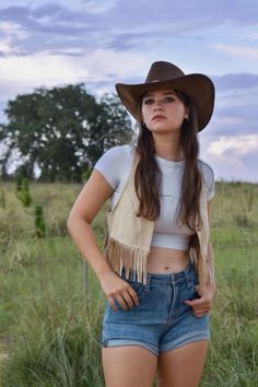 Cowgirl Artwork, Photoshoot Cowgirl, Florida Photoshoot, Cowboy Photoshoot, Cowgirl Photoshoot, Regina Cassandra, Creative Photoshoot, Country Women, Photoshoot Idea