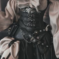 Pirate Core, Daughter Of The Pirate King, Steampunk Outfits, Pirate Aesthetic, Royalty Core, Mode Steampunk, Steampunk Aesthetic, Royal Core, Fest Outfits