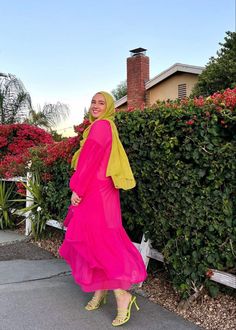 Hot Pink Dress Hijab, Red Beach Dresses, Hijab Outfit Summer, Bright Summer Dresses, Modest Outfits Muslim, Hot Pink Outfit, Bright Pink Dresses, Modest Casual Outfits, Modern Hijab Fashion