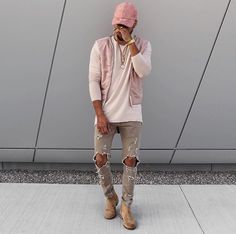 Pink Hat Outfit, Mode Hip Hop, Modern Mens Fashion, Hat Outfit, Mens Fashion Smart, Pink Hat, Men Fashion Casual Outfits, Urban Wear, Mens Casual Outfits