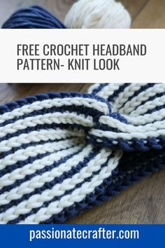 the free crochet headband pattern is knitted in blue and white yarn