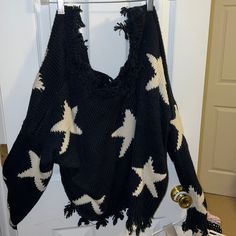 Frayed Detailing. Size Small. Oversized. Navy Blue And White. Very Soft. Never Worn Before. Still Has Tag. Slouchy Knit Sweater, Baby Blue Sweater, Distressed Sweaters, Marled Sweater, Star Sweater, Chenille Sweater, Light Knit, Fall Clothes, Pullover Sweater Women