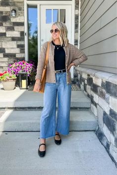 Cropped Wide Leg Jeans Outfit idea for affordable fall fashion ideas! Wide Leg Crop Trousers Outfit, Black Crop Flare Pants Outfit, Crop Boot Jeans Outfit, Cropped Wide Leg Pants Outfit Fall, Wide Legged Jeans Outfit Fall, Wide Leg Jeans Outfit Ideas Fall, Jeans Outfit Fall 2024, Wide Leg Jeans Outfit Fall 2024, Wide Legged Cropped Jeans Outfit