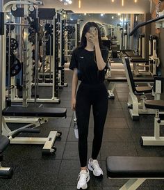 Modest Gym Outfit, Imaan Hammam, Black And White Instagram, Korean Outfit Street Styles, Outfit Korean, Gym Workout Outfits, Gym Clothes Women