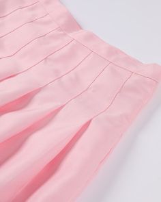 Details:K-Pop-inspired High Waisted Pleated SkirtLength:ShortMaterials:100% Polyester