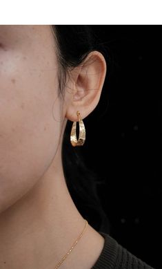 Add some edge to your style with our Sculptural Mesh Earrings. These one-of-a-kind earrings make an elegant and fashionable statement, perfect for any outfit. Their unique design adds an on-trend touch to your look, making you stand out with style. Finish: 18K gold Size: approx. 30mm x 60mm Elegant Dangle Earrings With Unique Design, Unique Teardrop Wrap Earrings, Unique Teardrop Hoop Earrings, Couple Jewelry, Demi Fine Jewelry, Necklaces Bracelets, Personalized Jewelry, Ring Earrings, Mesh