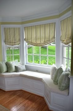 Window seat decor Cottage Window Seat, Window Seat Decor, Under Window Storage, Bay Window Seats, Cozy Window Seat, Outside Window, Bay Window Seat, Window Seat Design