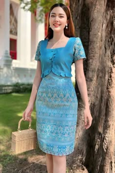 Cottage Dress, Clothing Pattern Design, Thai Fashion, Burmese Clothing, Flower Photoshoot, Kurung Moden