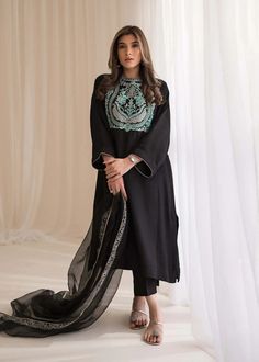 Sadaf Fawad Khan, Fawad Khan, Black Pool, Punjabi Outfits, Latest Dress Design, Trendy Shirt Designs, Pakistani Fashion Casual, Casual Indian Fashion, Kurta Designs Women