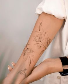 a woman's leg with flowers on it