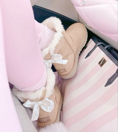 Pink Uggs, Winter Princess, Pretty Pink Princess, Dr Shoes, Pink Lifestyle, Pink Xmas, Girly Shoes