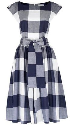 Checkered Dress, Modest Clothing, Beauty Dress, Architecture Illustration, Gingham Dress, Mode Vintage, Laura Ashley, Clothing Ideas, Mode Inspiration