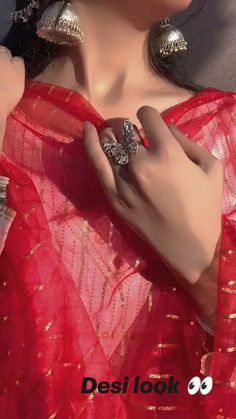 Eid Photography, Desi Look, Eid Photoshoot Ideas, Eid Looks, Girly Swag, Easy Photography Ideas, Self Pictures, Very Simple Mehndi Designs