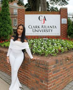 Clark Atlanta University Photoshoot, College Graduation Outfit Ideas Winter, White Graduation Dress College, University Graduation Outfit, Grad Fits, Graduation Outfit Ideas University, Graduation Ceremony Outfit, Graduation Clothes, Graduation Outfits For Women