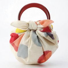 Three varieties of Taisho-modern style Furoshiki with two Ring handles to create a beautiful occasional bag. * includes the instruction paper on how to make a bag with Furoshiki, you can make it easy. Inspired by Taisho Modern-girl In the Taisho era (1912-1926), young people called "modern boys and modern girls" dressed in Western fashions appeared on the streets of Tokyo.Popular among the modern girls were traditional Japanese silk fabrics with Western textile designs. Walking around town wearing a kimono with pop patterns was a new fashion style at that time. This furoshiki reproduces the colorful and retro design of the kasuri weave of that era. Dimensions : Furoshiki - 70 x 70 cm (27.6″ x 27.6″) Bag Rings - diameter 13 cm (5.2″) Weight: 171g Material: Furoshiki - 100% cotton. Bag Rings Furoshiki Bag, Japanese Wrapping Cloth, Japanese Wrapping, Types Of Knots, Furoshiki Wrapping, Japanese Bag, Wrapping Cloth, Ring Handle, Japanese Silk