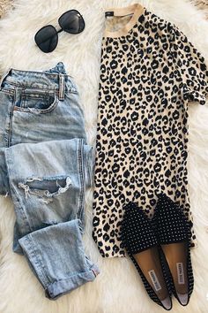 Chilly Spring Outfits, Spring Outfits Work, Animal Print Tshirt, Streetwear Fashion Outfits, Shirt Styling, Simple Fashion Outfits, Outfit Inspiration Women, Looks Black, Outfit Trends