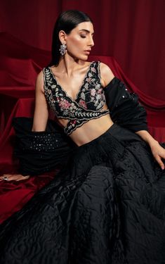 Black Choli, Lehenga Outfits, Desi Attire, Simple Lehenga, Black Lehenga, Blouse Embroidery, Indian Look, Desi Fashion Casual, Indian Couture